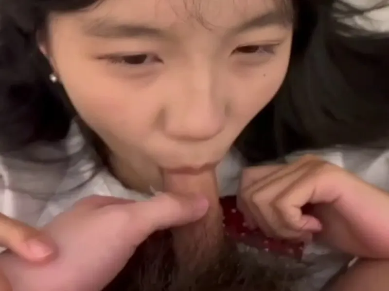 Em loli dễ thương mút dương vật biến em thành con em đĩ dam dang p2